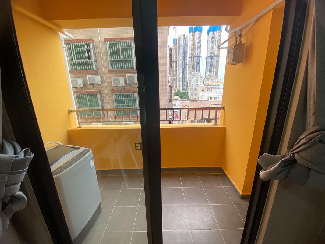 万华广场小区8栋